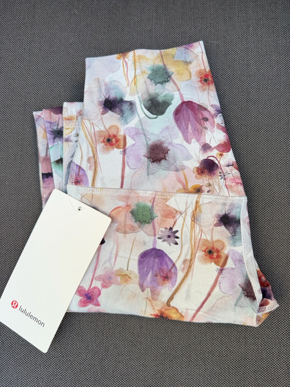 Lululemon Align High-Rise Pant 25"
Mood Wash Floral Multi Watercolour Leggings